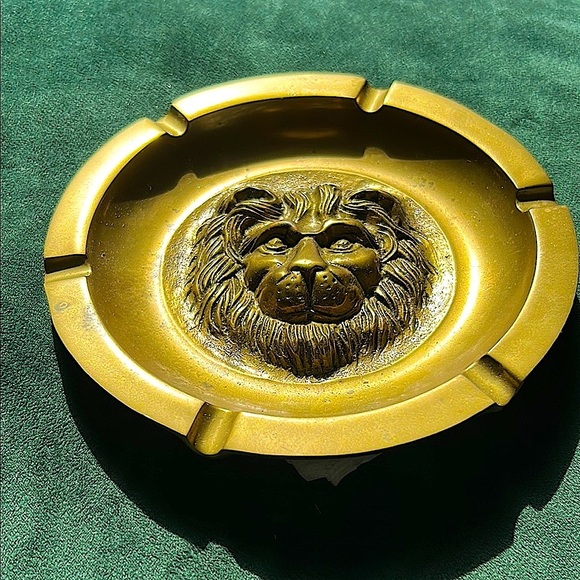 Vintage Brass Lion Ashtray – Statement Piece for Bar Carts & Decor - Picture 6 of 12